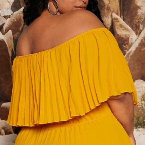 Plus Size Off Shoulder Pleated Dress - Picture 2 of 16